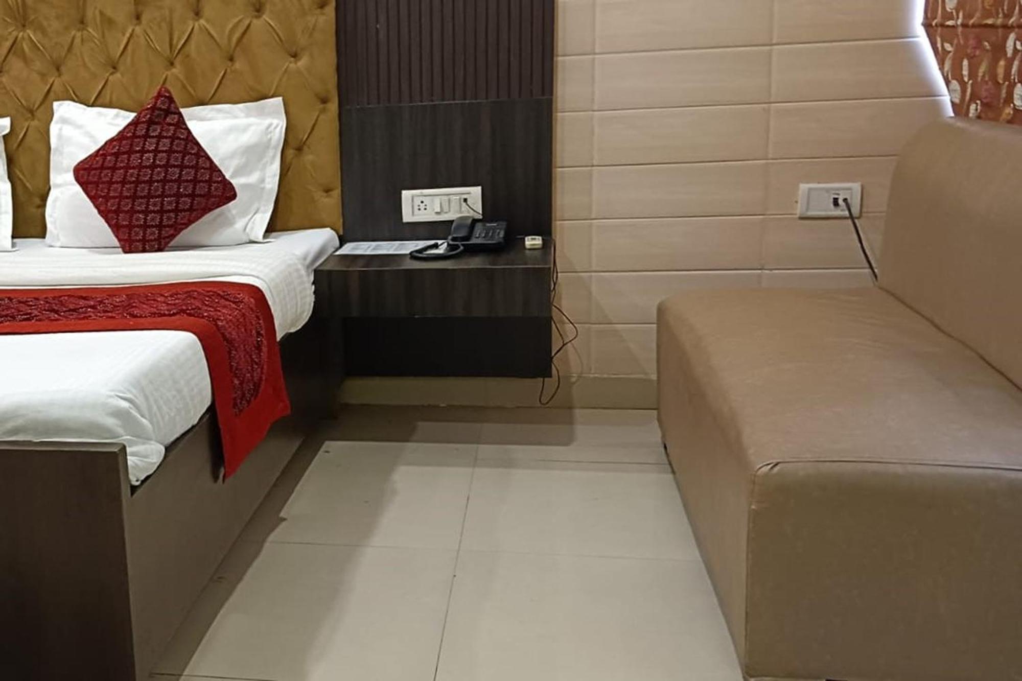 Hotel Shree Kanta Gurgaon Ngoại thất bức ảnh