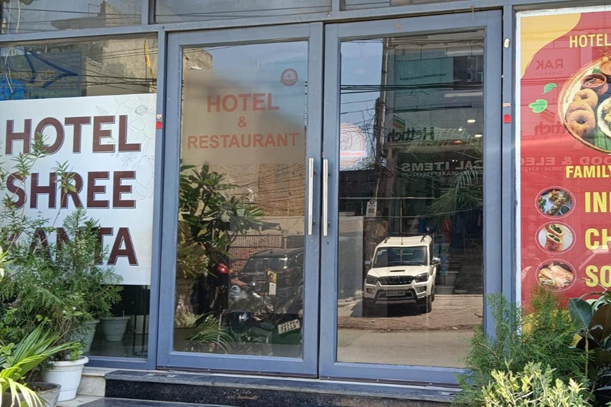 Hotel Shree Kanta Gurgaon Ngoại thất bức ảnh